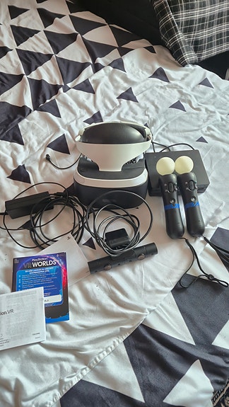 PlayStation VR v1 + 2 Move-ohjainta + kamera