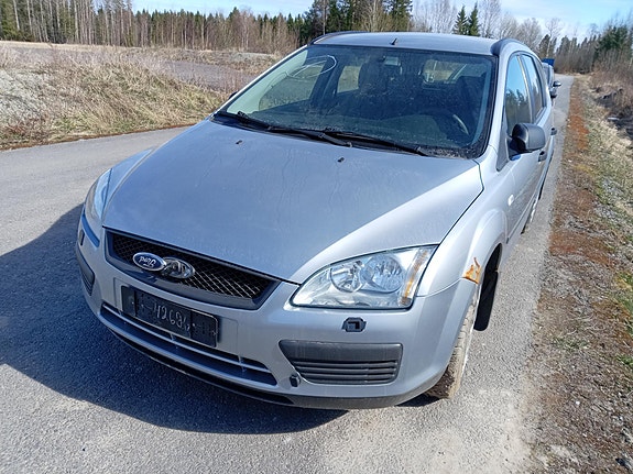 Ford Focus 1.6 farm. -05
