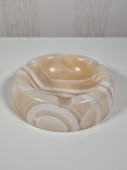 Tuhkakuppi, onyx