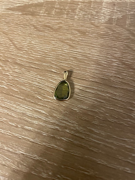 Kultainen riipus, vihreä zirkonia