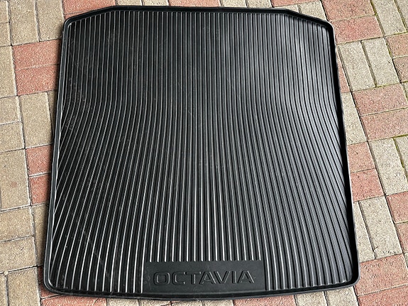 Skoda Octavia tavaratilan kaukalomatto