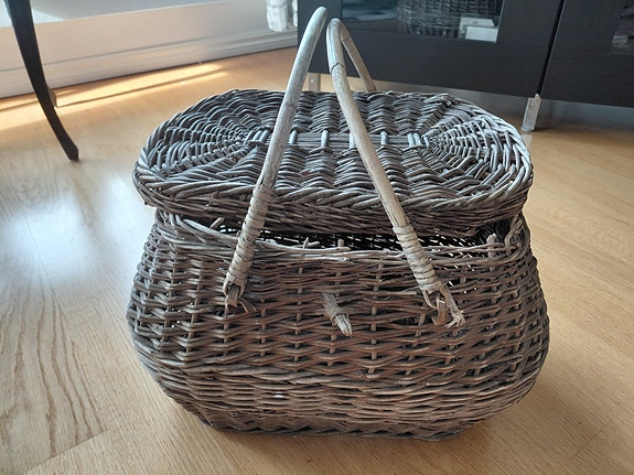 Vanha ranskalainen piknik kori