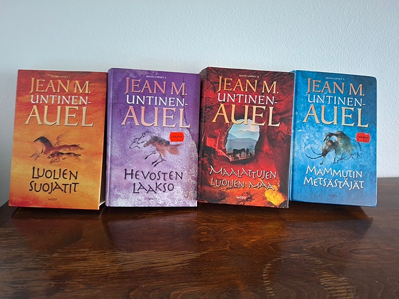 Jean M. Auel-kirjasarja 4 kirjaa
