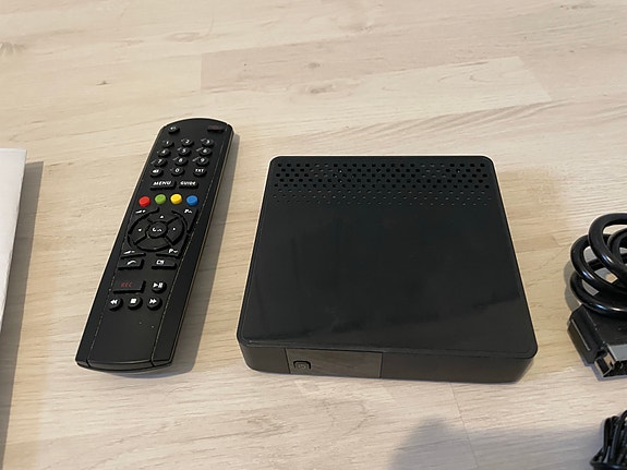 Netgem N7700-T2C-4-D HD -digiboksi – antenni- ja kaapeliverkkoon + mediatoisto