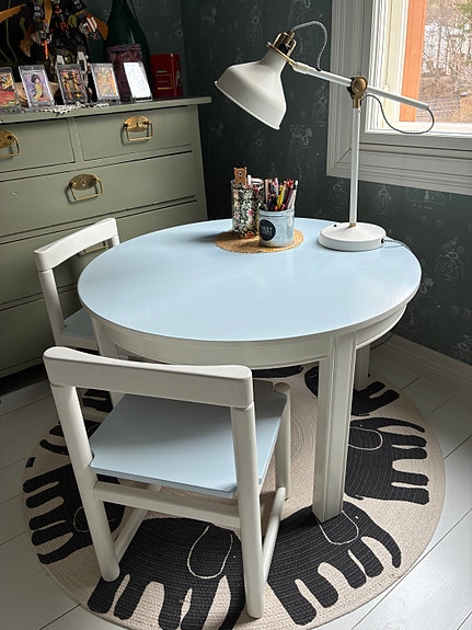 Lasten pöytä ja tuolit