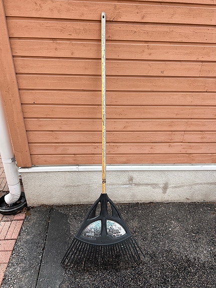 Fiskars iso lehtiharava