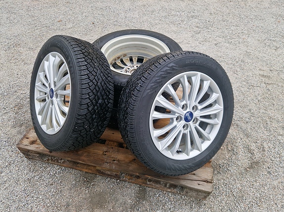 Ford aluvanteet ja Hakkapeliitta R5 kitkoilla