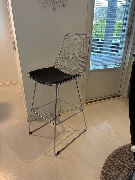 Metallinen baarituoli