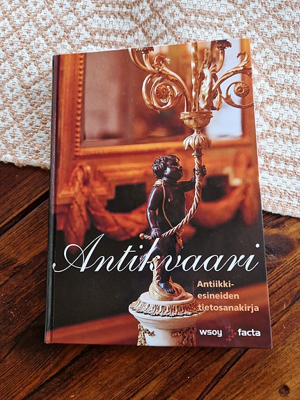 Antiikkiesineiden tietosanakirja
