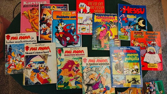 Disneyn Aku Ankka ja Mikki Hiiri -lehtiä + Karvinen