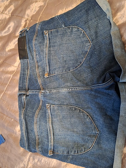 Lyhyet denim shortsit