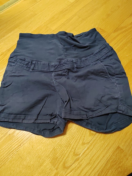 Shortsit raskaana olevalle koko 38
