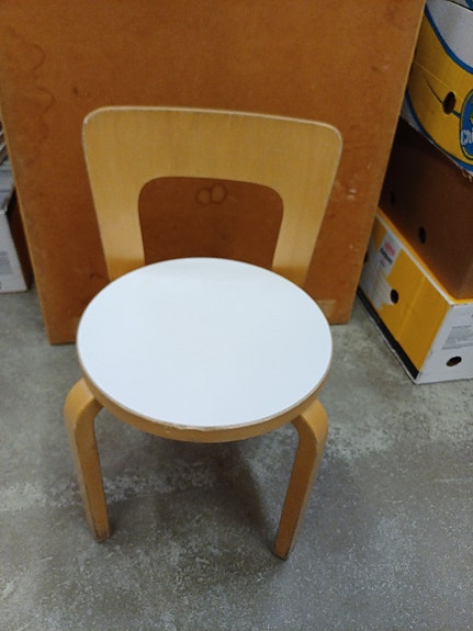 Artek N65 tuoli, valkoinen istuin (2)