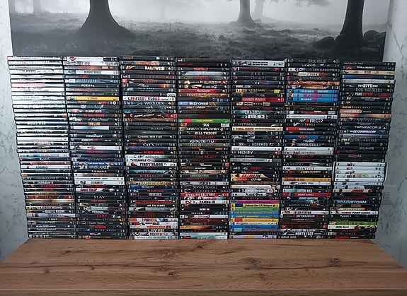 DVD kokoelma 700kpl