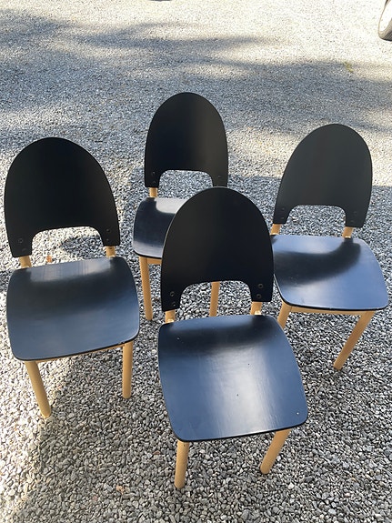 Mustat ruokapöydän tuolit puujaloin, koivua, 4 kpl