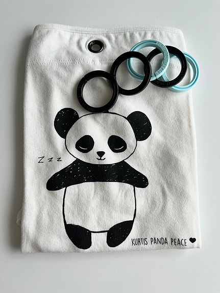Kurtis Baby Peace vaunuverho + kiinnitysrenkaat 🐼