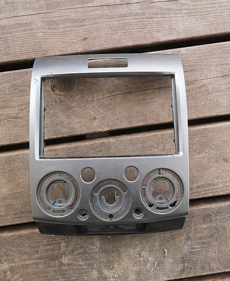 Auton radion Ford Ranger keskikonsolin kehys