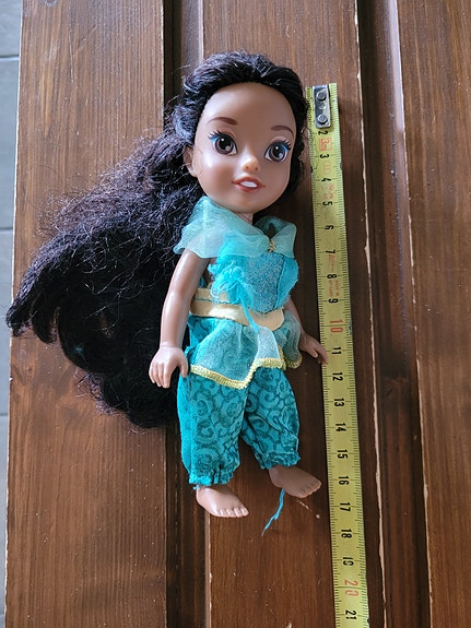 Disney nukke noin 17cm
