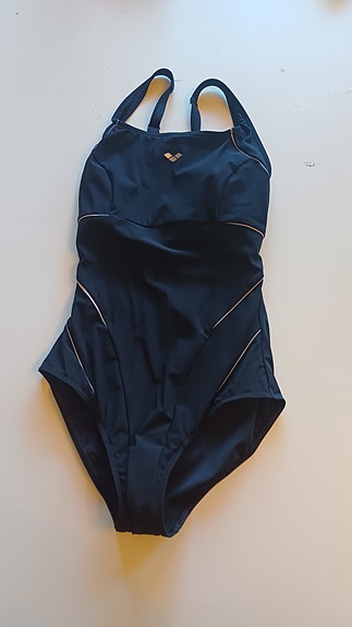 Naisten uimapuku 40
