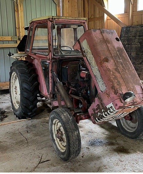 International MCCormick 275
