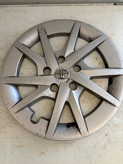 Toyota Prius Plus pölykapseli 16", 3 kpl
