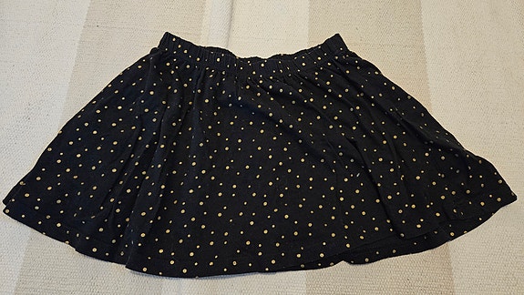 Musta hame 122/128 cm (Espoo)