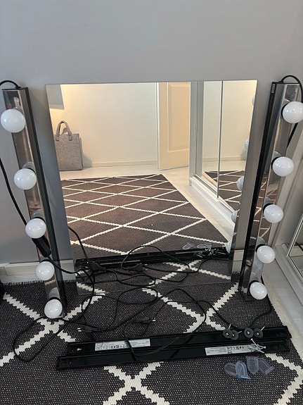 IKEA peili valoilla