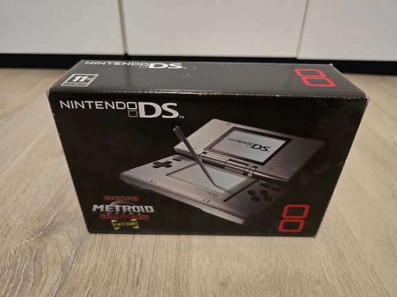 Nintendo DS Silver Metroid Prime Hunters Demo bundle käsikonsoli