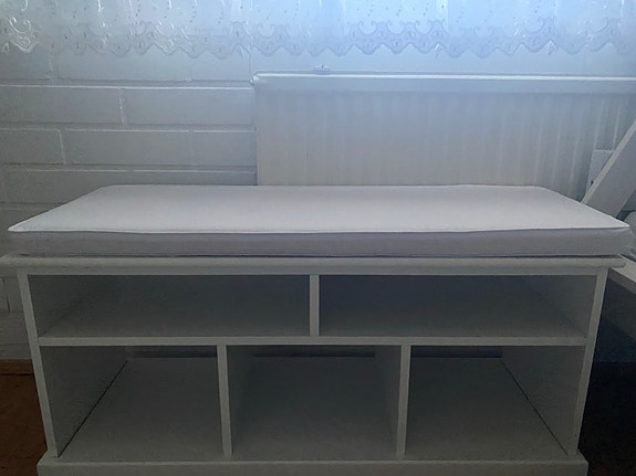 IKEA penkki säilytyksellä ja istuintyynyllä