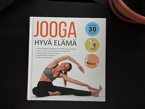 Kirja Jooga – Hyvä elämä | 30 päivän kurssi
