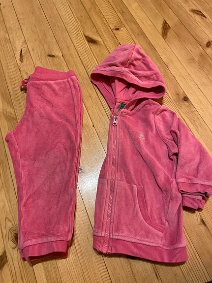 Benetton velour-asu koko 82 (1Y)