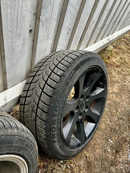BMW R17 vanteet 8J ET34 5x120 72.6 + renkaat kuin uudet – hyvä kunto