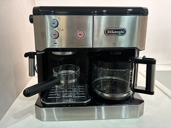 Delonghi Kahvikone, espressokeitin ja kahvinkeitin yhdistelmä teräs/musta