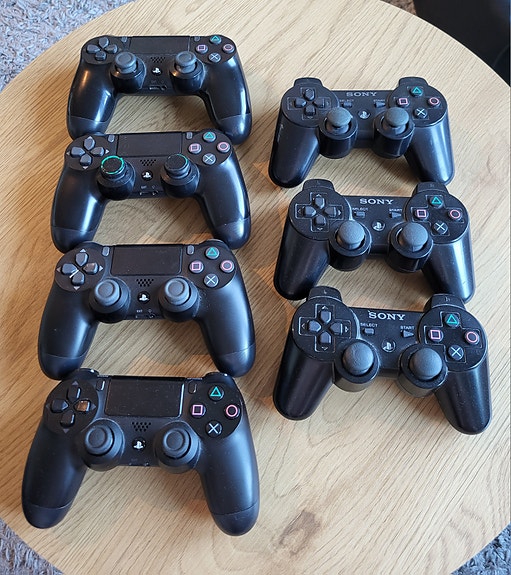 PS4 ja PS3 ohjaimet