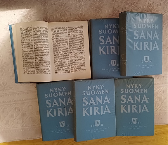 6 osainen Nykysuomen sanakirja A-Ö v. 1961