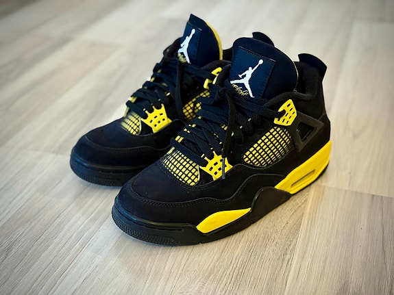 Air Jordan 4 Retro Thunder -kengät