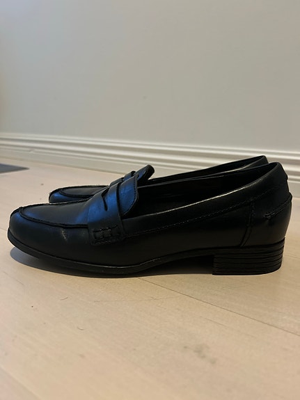 Clarks nahkaloaferit koko 36 musta