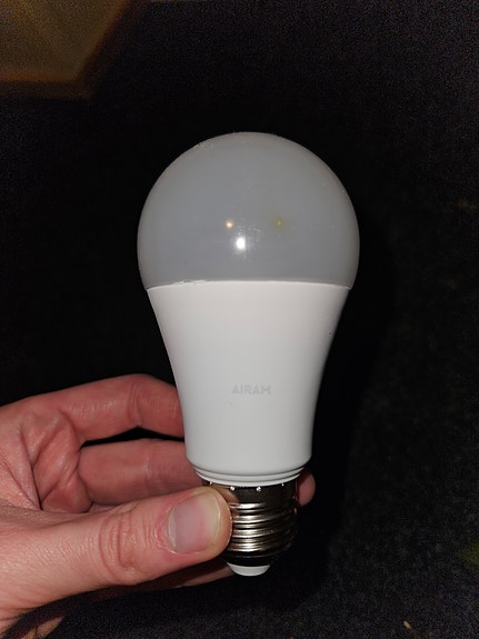 Airam E27 LED-lamppuja 15 kpl (pakkaslamput hämäräkytkimellä + normi)
