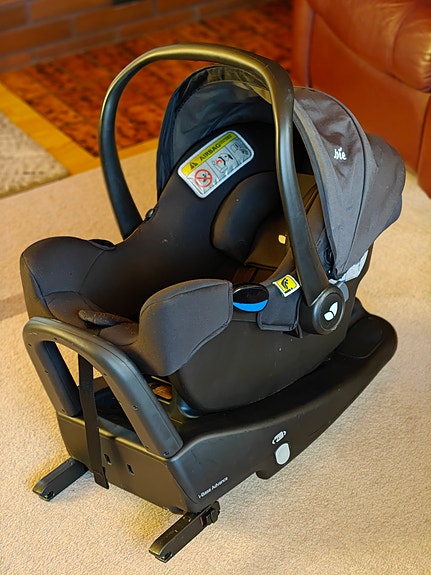 Joie i-Snug + i-Base (kaukalo ja telakka)