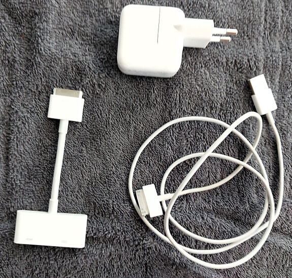 Apple 30 nastaa latauskaapeli + HDMI adapteri