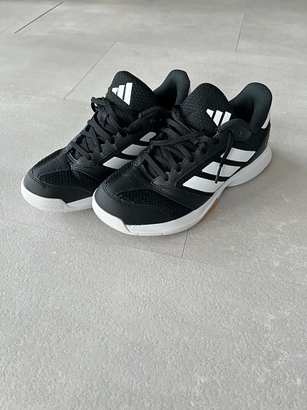 Adidas sisäpelikengät 41