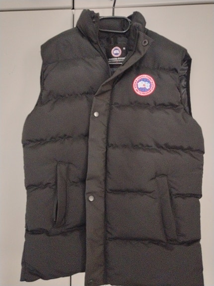 Canada Goose liivi M musta