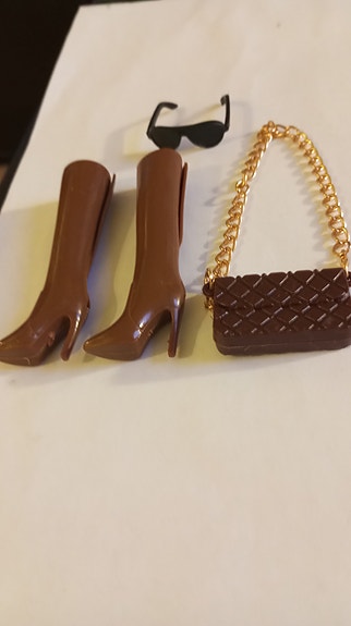 Barbie ruskeat saappaat ja käsilaukku