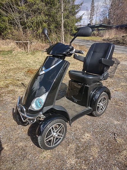 Inva tai seniori sähkömopo