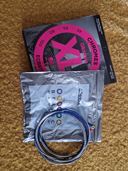 D'Addario ECB81S - hiotut kielet