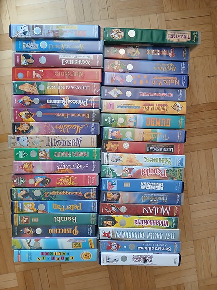 Lasten VHS-kasettien kokoelma
