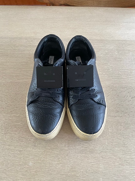 Acne Studios lenkkarit koko 37