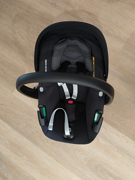 Maxi-Cosi Pebble 360 turvakaukalo, Essential Black