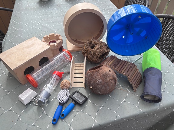 Hamsterin leluja, tarvikkeita ja pesiä