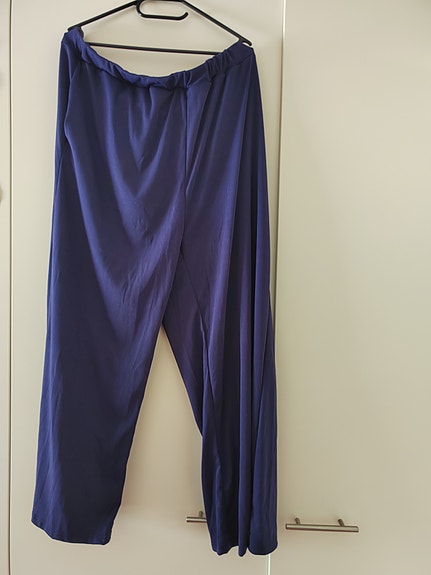 Uusi naisten asu: housut, pusero, jakku. Koko xxl/xxxl